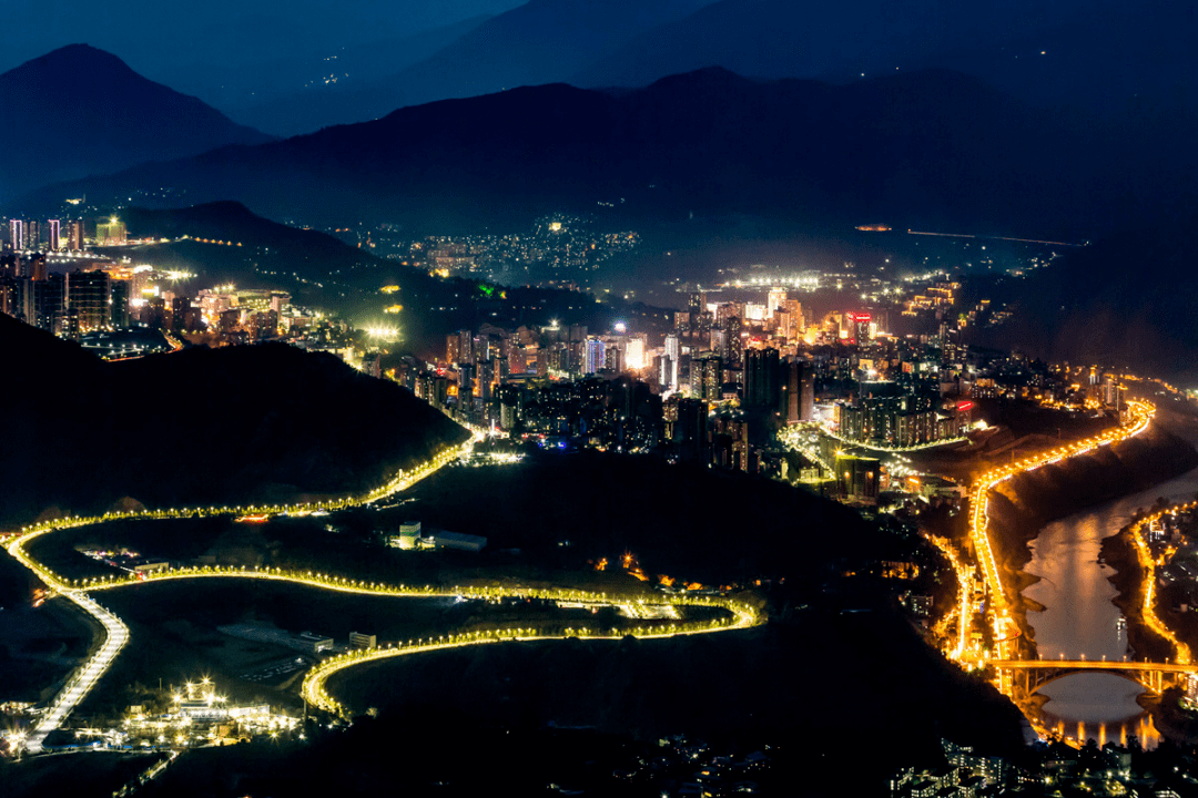 川報聚焦 | 攀枝花市東區(qū):爭創(chuàng)全省縣域經(jīng)濟發(fā)展強縣按.