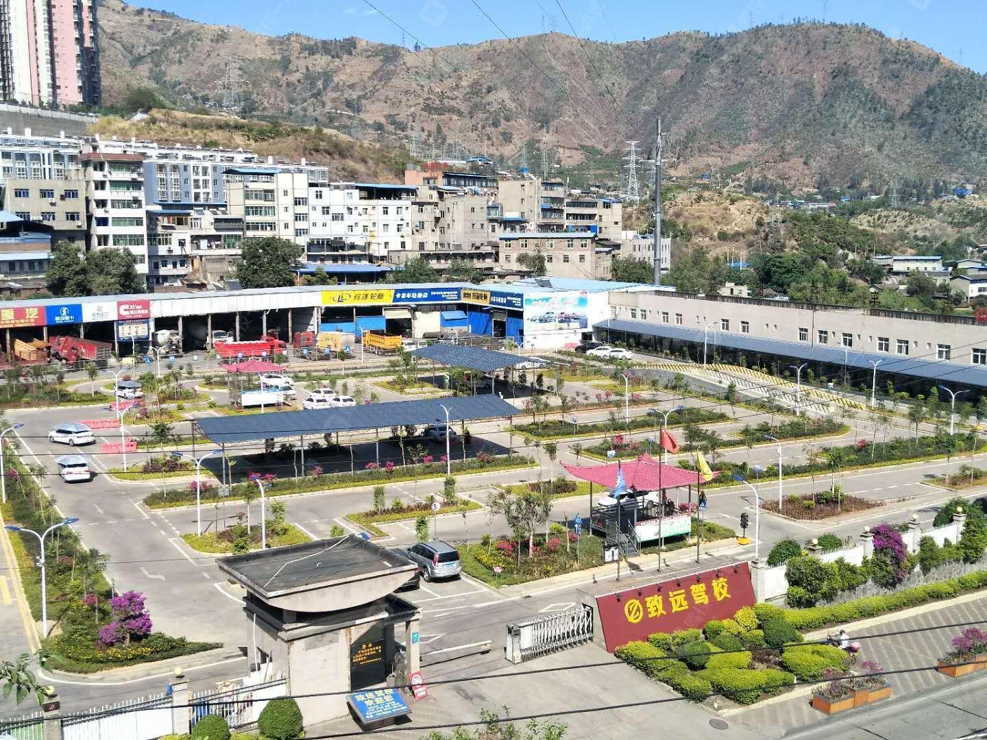 攀枝花市西區(qū)蘇鐵東路404號天駿汽車城內(nèi)模擬器機器人可接送有考場$